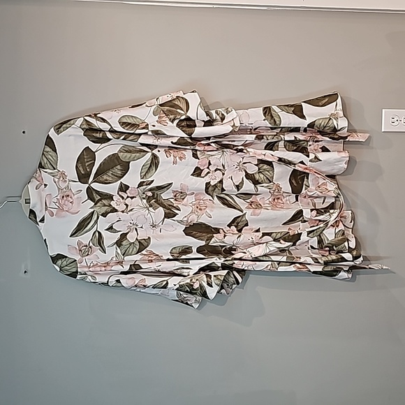 Victoria's Secret Bridal Robe - Picture 2 of 4